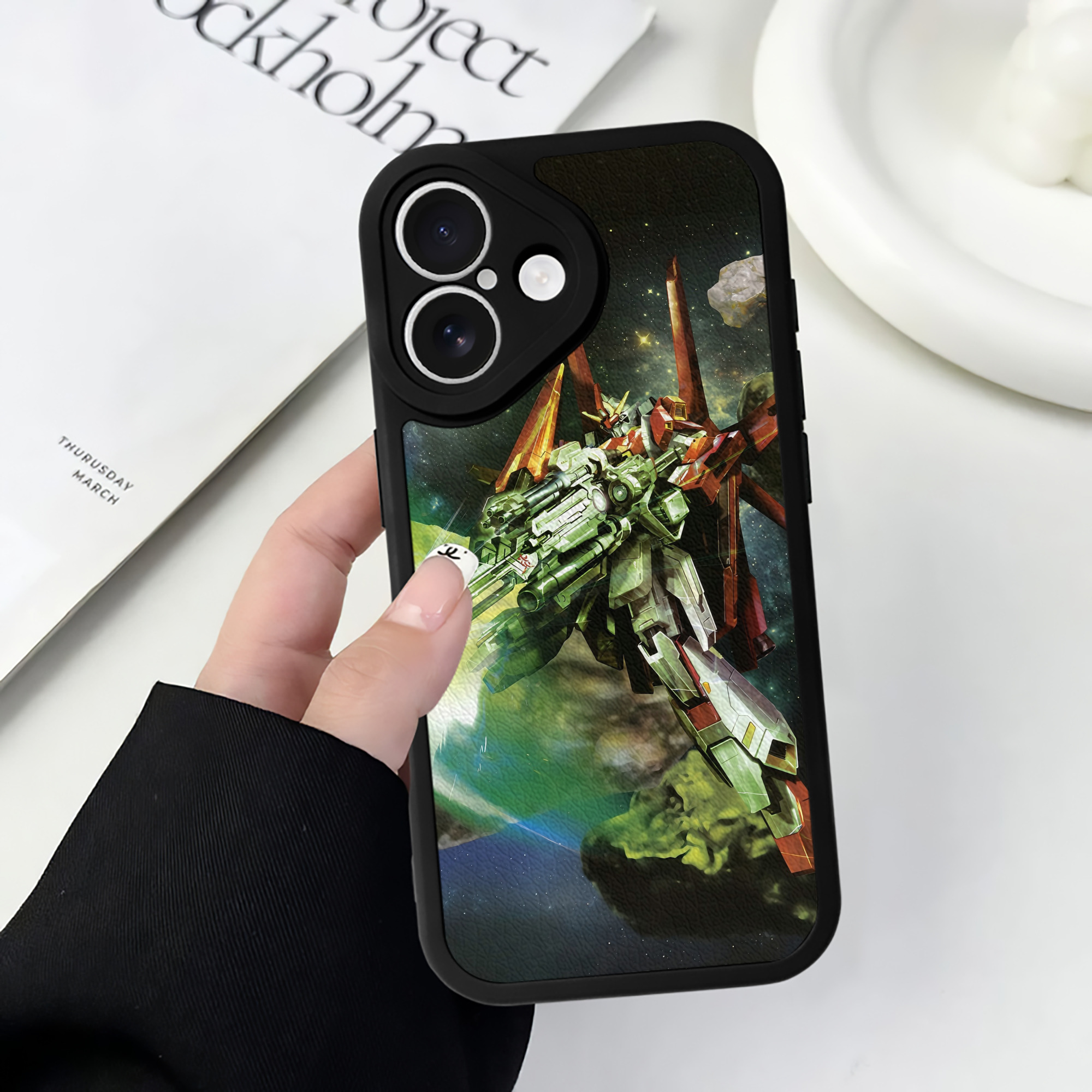 （画像用） 機動戦士ガンダム Mobile Suit Gundam 【iPhone 16シリーズ対応】シリコンスマホケース（レザー調） 材質：シリコン